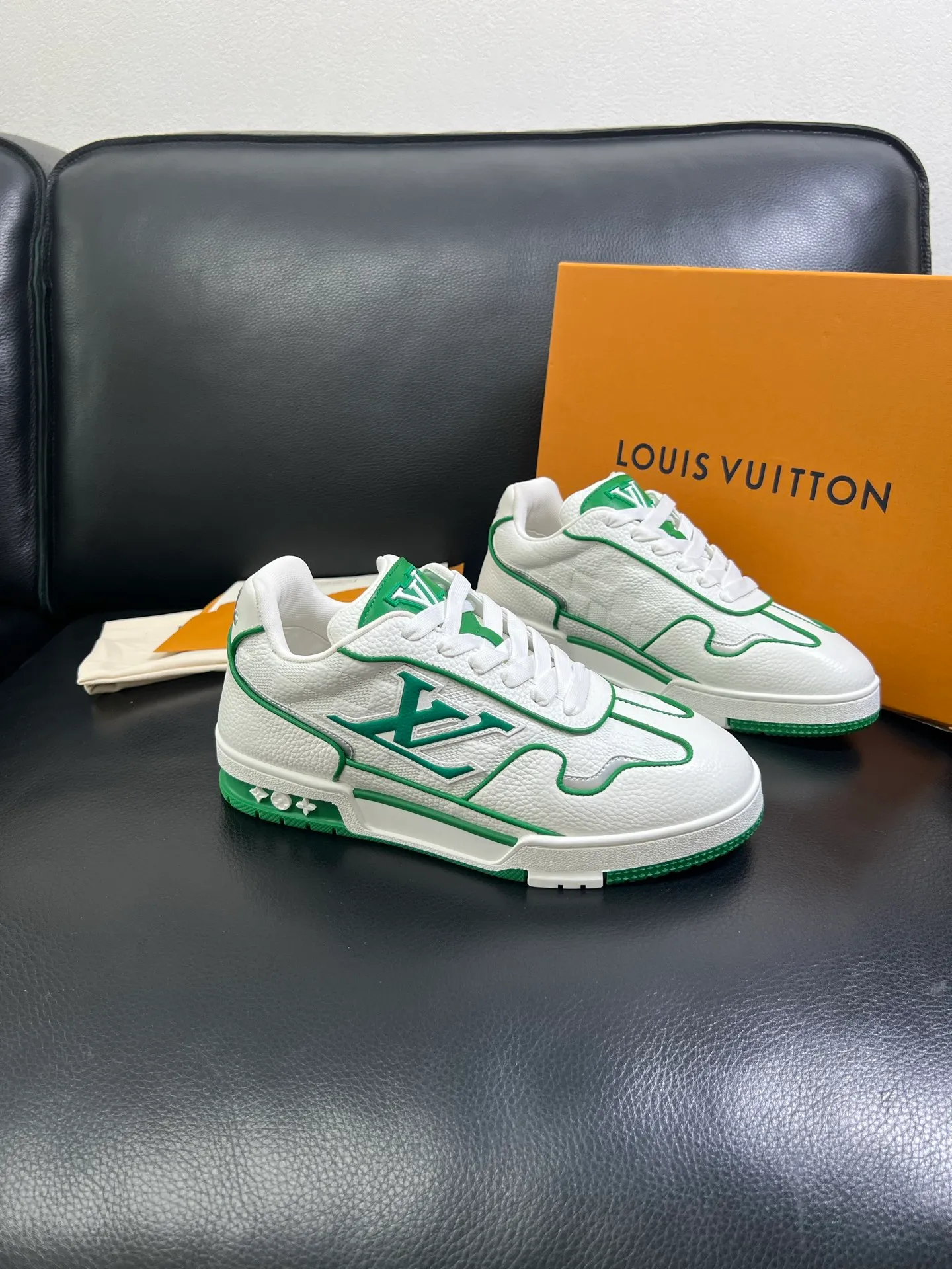 Men's shoes💰840 Lv 🔍Top purchasing agent🇮🇹 Louis Vuitton, the sports sneaker counter is synchronized, the uppers are imported from Italy, high-quality splicing colorful and complex crafts, the imported mesh padding is soft and comfortable, soles: original soles specially provided by the original factory, T men's men's shoes 💰U exclusive movable molded soles are super comfortable, original factory and single goods, 🔍🔍high quality, you can enter and leave the counter at will, welcome to compare, code number 39-44 (customized 38 45) 85878